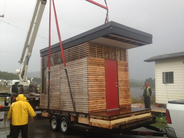 Loading the ''Hobbit Hous'' on the ferry.